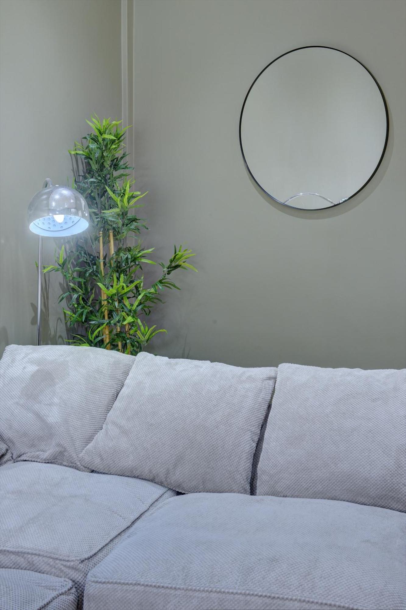 4 Bedrooms Homely House With Garden- Sleeps 9 Comfortably With 6 Comfortable Beds, Free Street Parking, Business Travellers, Contractors, & Holiday-Goers, Coventry, Near All Major Transport Links In Coventry And Motorway Exterior photo