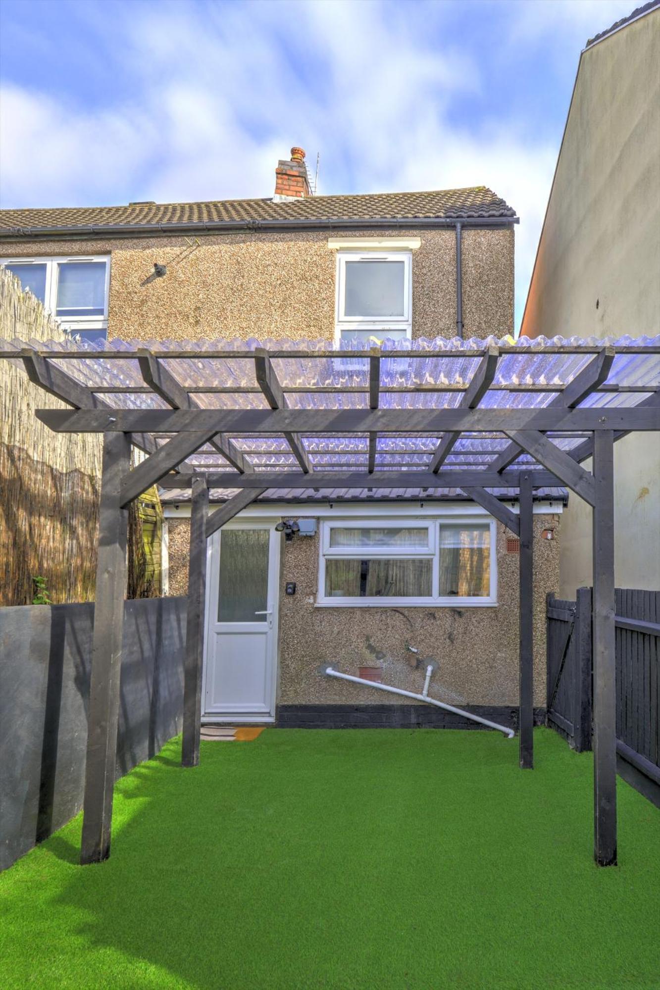 4 Bedrooms Homely House With Garden- Sleeps 9 Comfortably With 6 Comfortable Beds, Free Street Parking, Business Travellers, Contractors, & Holiday-Goers, Coventry, Near All Major Transport Links In Coventry And Motorway Exterior photo