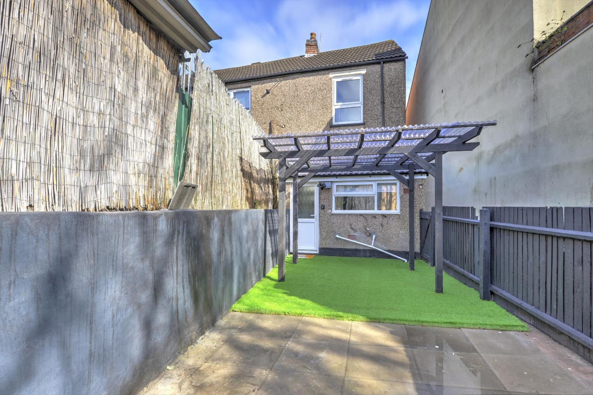 4 Bedrooms Homely House With Garden- Sleeps 9 Comfortably With 6 Comfortable Beds, Free Street Parking, Business Travellers, Contractors, & Holiday-Goers, Coventry, Near All Major Transport Links In Coventry And Motorway Exterior photo