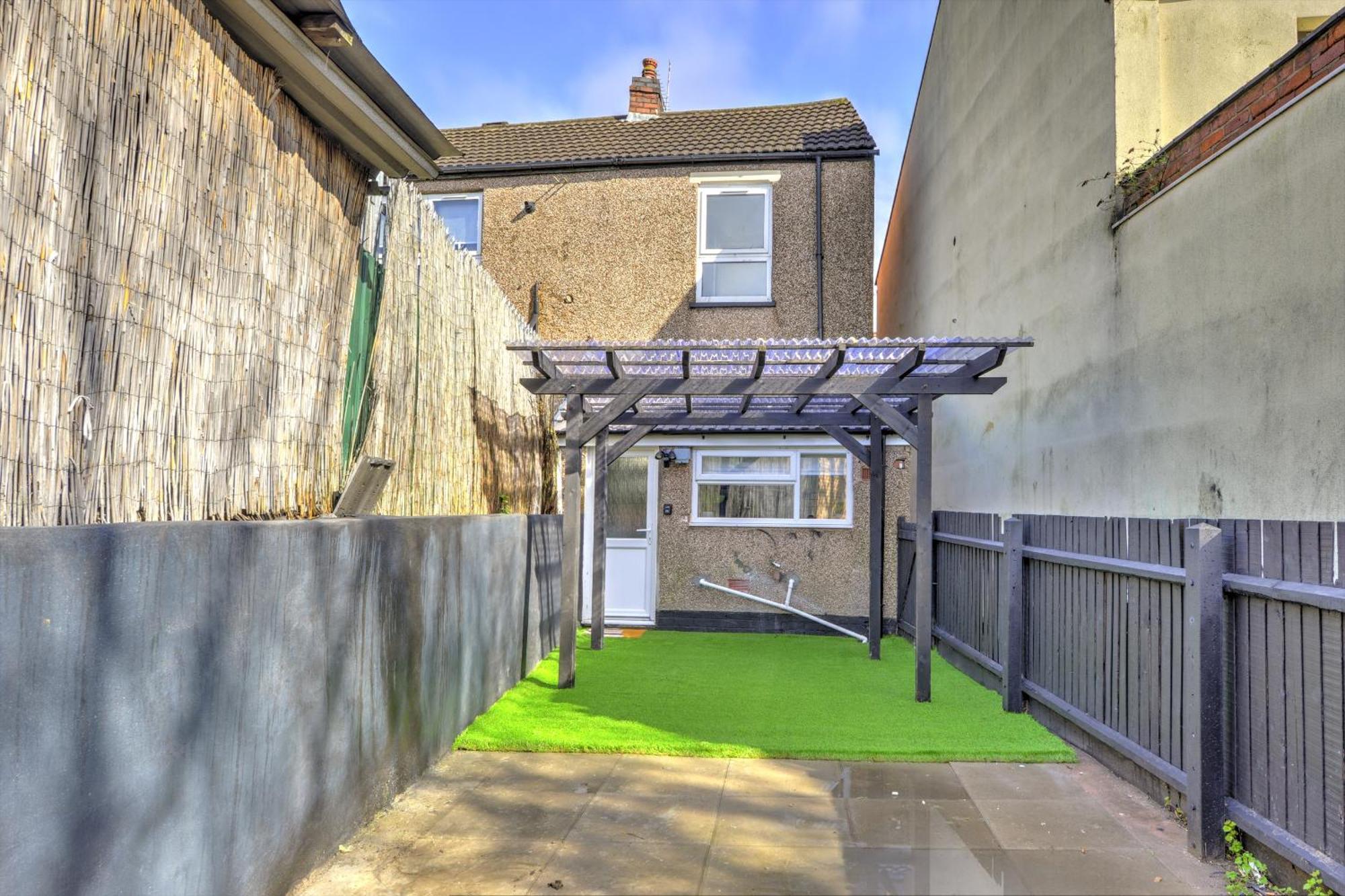 4 Bedrooms Homely House With Garden- Sleeps 9 Comfortably With 6 Comfortable Beds, Free Street Parking, Business Travellers, Contractors, & Holiday-Goers, Coventry, Near All Major Transport Links In Coventry And Motorway Exterior photo